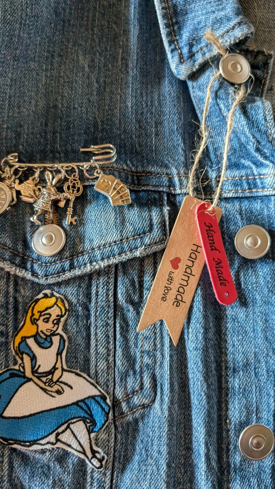 Chaqueta de mezclilla bordada "Alice in Wonderland - Alicia en el país de las maravillas Disney - 1951" – photo 3